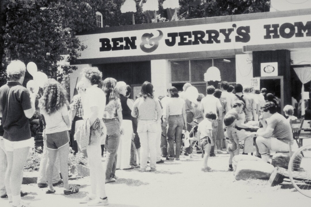 1979 Seuraava vaihe Ihmiset seisovat jonossa Ben & Jerry’sin edessä
