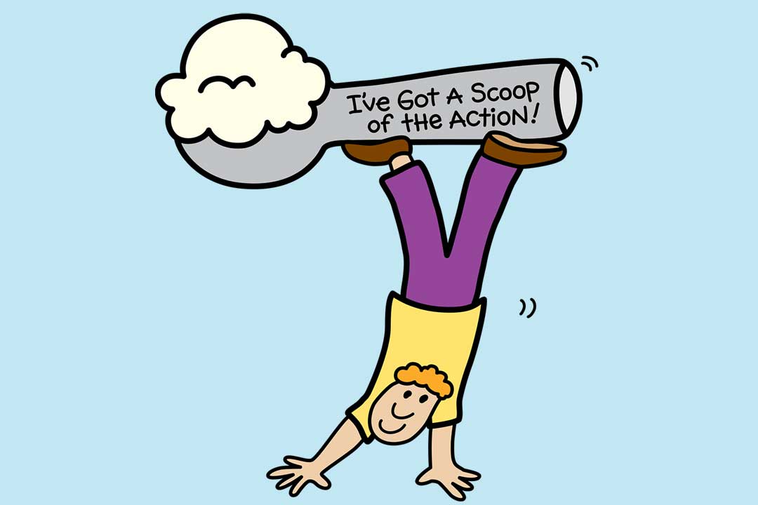 Mies seisoo käsillään ja kannattelee jaloillaan jäätelökauhaa